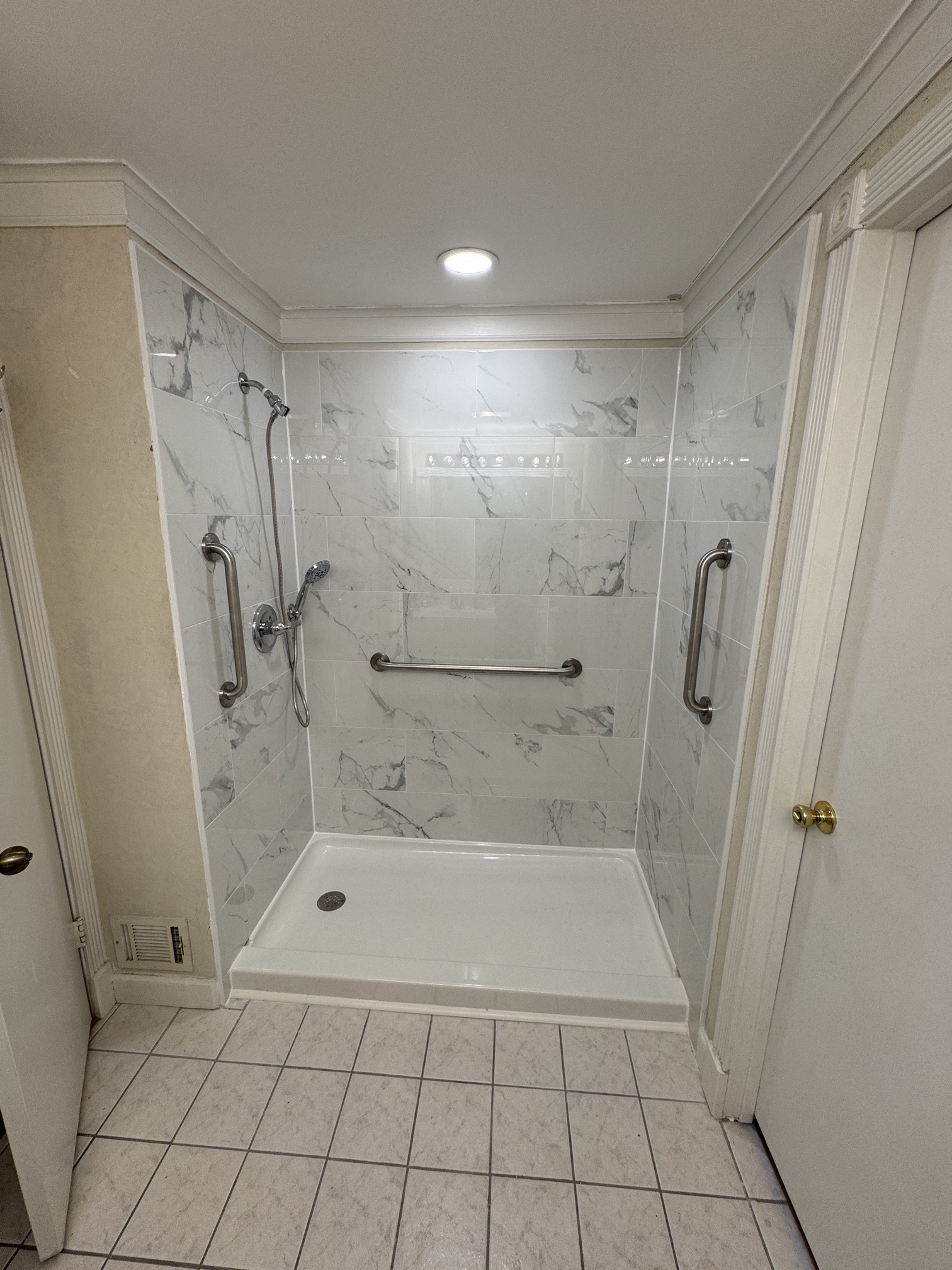 Discover the best grab bars installers near you in Maryland and Northwest DC. Call Grbawise at 240 921 7744 for same day installation.